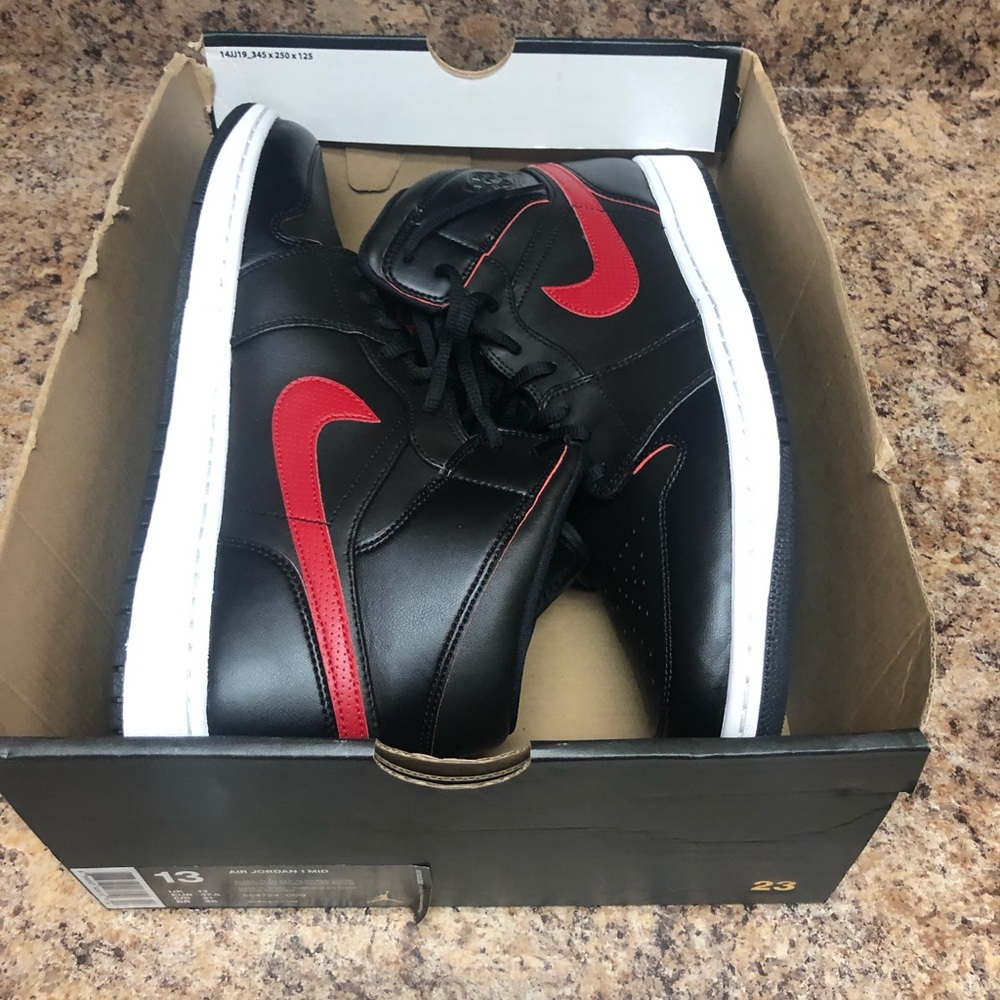 SOLD - Nike Air Jordan 1 Retro Mid "Bred"